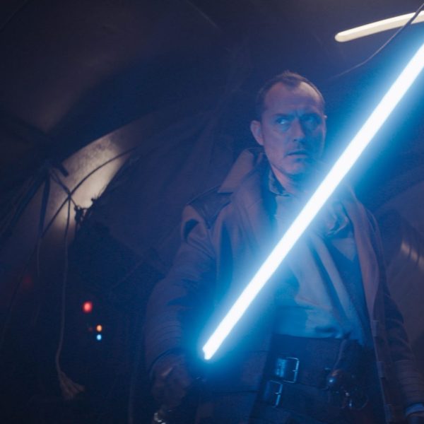 Jude Law Reveals Jod Na Nawood Had Never Used a Lightsaber Before Events of ‘Skeleton Crew’