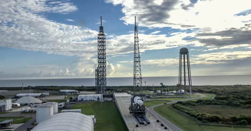 Blue Origin racing to meet tight launch window for first New Glenn mission