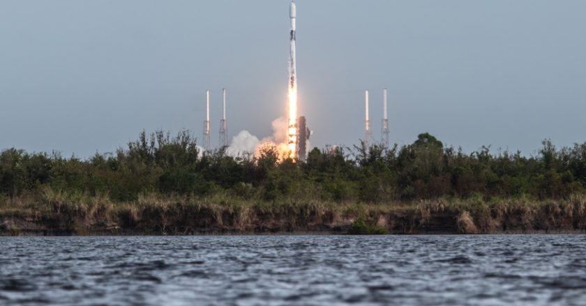 SpaceX aces Starlink 6-77 mission launch from Cape Canaveral on 3rd launch attempt – Spaceflight Now